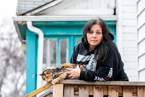 MIKAELA MACKENZIE / FREE PRESS

Rachelle St. Cyr, who has used the food bank before and said she&#039;s scraped together change and gone without food herself to provide for her three cats, with cat Mittens on Wednesday, Nov. 19, 2025. he WHS is holding a holiday pet food bank drive for the first time after visits to their food bank jumped over 250 per cent in less than a year.

For Malak story.
Free Press 2025