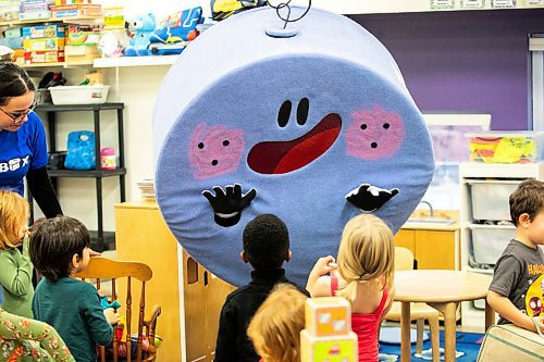 MIKAELA MACKENZIE / FREE PRESS

The TOYBOX mascot visits kids at the UWSA daycare on Wednesday, Nov. 19, 2025. 

Standup.
Free Press 2025