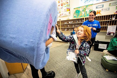 MIKAELA MACKENZIE / FREE PRESS

Larkin McMahon, five, gives the TOYBOX mascot an enthusiastic high five at the UWSA daycare on Wednesday, Nov. 19, 2025. 

Standup.
Free Press 2025