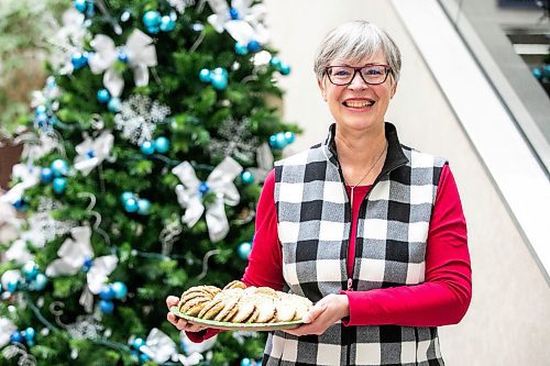 MIKAELA MACKENZIE / FREE PRESS

Heather Penno with her four generations date-filled cookies at the Free Press holiday baking cookie swap on Tuesday, Nov. 18, 2025. 

For Eva story.
Free Press 2025