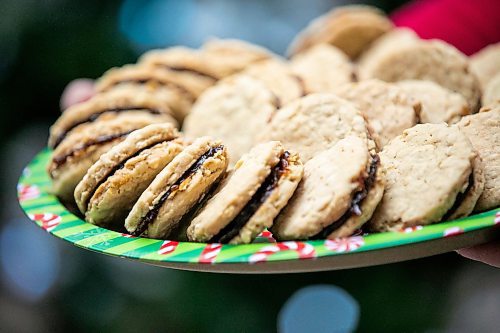 MIKAELA MACKENZIE / FREE PRESS

Heather Penno&#x573; four generations date-filled cookies at the Free Press holiday baking cookie swap on Tuesday, Nov. 18, 2025. 

For Eva story.
Free Press 2025