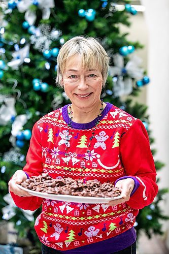 MIKAELA MACKENZIE / FREE PRESS
Janet Sigurdson with her chocolate chow mein clusters at the Free Press holiday baking cookie swap on Tuesday, Nov. 18, 2025.
For Eva story.
Free Press 2025
