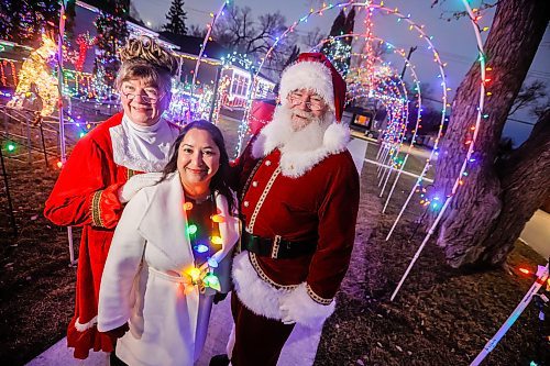 JOHN WOODS / WINNIPEG FREE PRESS
Brad and Roxanne Wallace, dressed as Santa and Mrs Claus, are photographed with city councillor Devi Sharma who assisted them in getting a permit for their Christmas light display that arches over the city sidewalk in front of their home in Winnipeg, Tuesday, November 25, 2025.

reporter: kevin