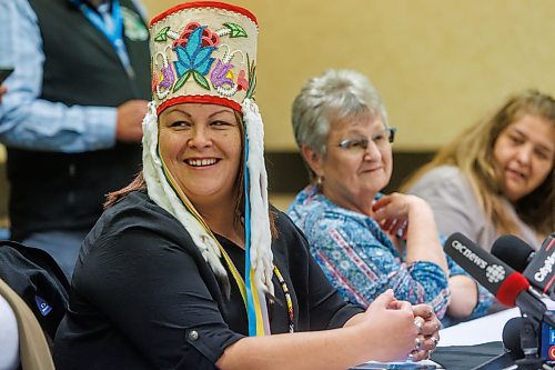 MIKE DEAL / FREE PRESS
Bloodvein First Nation Chief Lisa Young holds a press conference surrounded by some of her bands councillors, community members and chiefs from other First Nations along with AMC Grand Chief Kyra Wilson, SCO Grand Chief Jerry Daniels, and MKO Grand Chief Garrison Settee.
Chief Lisa Young discussed the ruling by a Court of King’s Bench judge regarding the blockade set up outside Bloodvein First Nation to keep drugs and alcohol out which will be allowed to remain despite inconveniencing licensed hunters.
Reporter: Nicole Buffie
251127 - Thursday, November 27, 2025.