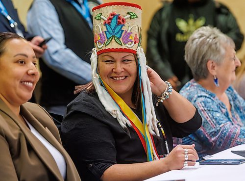 MIKE DEAL / FREE PRESS
Bloodvein First Nation Chief Lisa Young holds a press conference surrounded by some of her bands councillors, community members and chiefs from other First Nations along with AMC Grand Chief Kyra Wilson, SCO Grand Chief Jerry Daniels, and MKO Grand Chief Garrison Settee.
Chief Lisa Young discussed the ruling by a Court of King’s Bench judge regarding the blockade set up outside Bloodvein First Nation to keep drugs and alcohol out which will be allowed to remain despite inconveniencing licensed hunters.
Reporter: Nicole Buffie
251127 - Thursday, November 27, 2025.