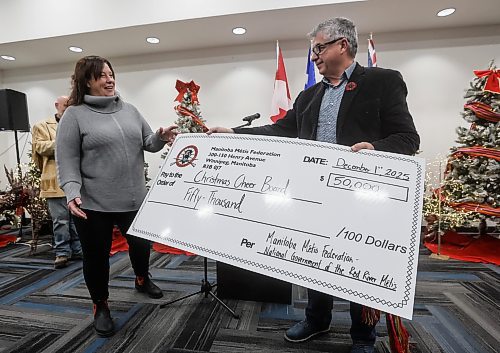 JOHN WOODS / WINNIPEG FREE PRESS
Vice-President Andrew Carrier, Winnipeg Métis Association, presents a cheque to Shawna Bell, Executive Director of the Christmas Cheer Board at the annual Lighting Up the Heart of the Homeland event Monday, December 1, 2025.
reporter: ?