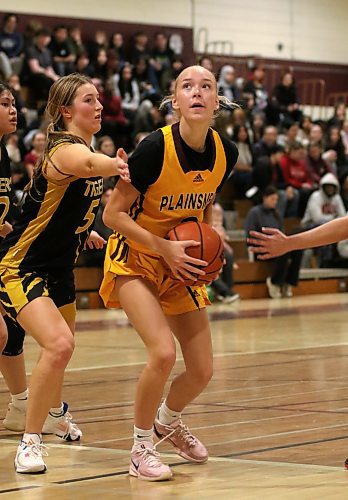 Kinsley Penner scored 10 points for the Plainsmen in their 53-33 quarterfinal victory. (Thomas Friesen/The Brandon Sun)
