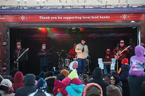 Country musician Jade Eagleson performs with bandmates in Minnedosa on Friday. (Tim Smith/The Brandon Sun)