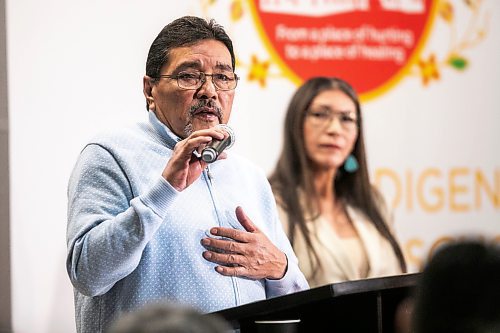 MIKAELA MACKENZIE / FREE PRESS
Long Plain chief David Meeches speaks in a repatriation ceremony at Long Plain First Nation urban reserve in Portage la Prairie on Tuesday, Dec. 16, 2025.
For CP story.
Free Press 2025