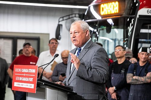 MIKAELA MACKENZIE / FREE PRESS
New Flyer Industries president and CEO Paul Soubry speaks as Liberal Leader Mark Carney visits the facility in Winnipeg on Tuesday, April 1, 2025.
For Malak story.
Winnipeg Free Press 2025
