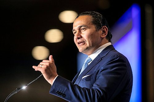 Manitoba Premier Wab Kinew says the removal of restrictive property covenants for grocery chains will help lower food prices, but it’s hard to see how the change will have any measurable impact in the near term, Tom Brodbeck writes. (Mikaela MacKenzie/Winnipeg Free Press)