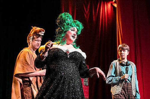 MIKAELA MACKENZIE / FREE PRESS

Theresa Thomson (the dame) performs a scene of the Merry Crip-mas Panto at the West End Cultural Centre on Wednesday, Dec. 17, 2025. 

For Ben story.
Free Press 2025