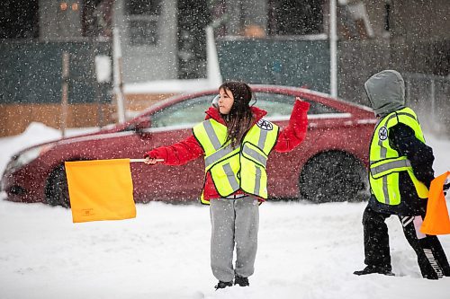 MIKAELA MACKENZIE / FREE PRESS

School patrols Martina (left) and Blaze demonstrate what they would usually do at Isaac Brock School on Friday, Dec. 19, 2025. 

For Maggie story.
Free Press 2025