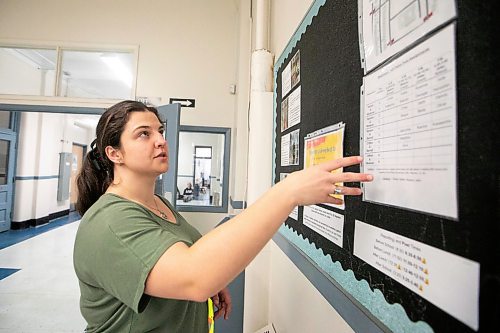 MIKAELA MACKENZIE / FREE PRESS

Teacher Claire Hanson points out info on the school patrol pinboard at Isaac Brock School on Friday, Dec. 19, 2025. 

For Maggie story.
Free Press 2025
