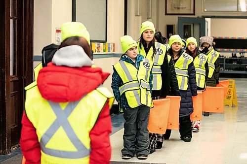 MIKAELA MACKENZIE / FREE PRESS

Grade five student Georgia heads up the school patrol line at Isaac Brock School on Friday, Dec. 19, 2025. 

For Maggie story.
Free Press 2025