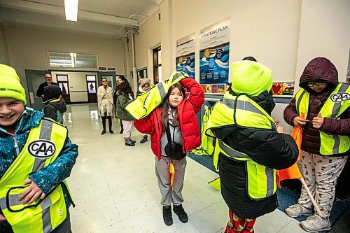 MIKAELA MACKENZIE / FREE PRESS

Grade five student Martina gets ready with other school patrols at Isaac Brock School on Friday, Dec. 19, 2025. 

For Maggie story.
Free Press 2025