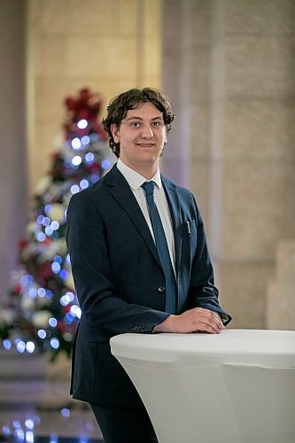 BROOK JONES/FREE PRESS
The opening ceremonies for Youth Parliament of Manitoba takes place inside the chamber at the Manitoba Legislative Building in Winnipeg, Man., Friday, Dec. 26, 2025. Adam Katz (left) who is the registrar general in YPM is pictured in the rotunda area moments before the opening ceremonies. Katz was expected to introduce second reading of the Senate Reform Act during the first sitting.