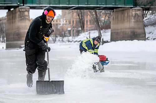 MIKAELA MACKENZIE / FREE PRESS

Marissa Berard runs a pump as Patrick Jordan shovels water while flooding the Nestawaya river trail with a crew preparing the skating path at The Forks on Monday, Dec. 29, 2025.  

Standup.
Free Press 2025