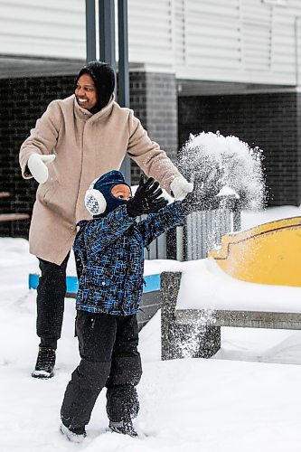 MIKAELA MACKENZIE / FREE PRESS
Travor Ishmwe Ndihano (five) enjoys the snow in the IRCOM courtyard on Monday, Dec. 22, 2025.
For AV story.
Free Press 2025