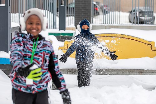 MIKAELA MACKENZIE / FREE PRESS
Travor Ishmwe Ndihano(five) enjoys the snow in the IRCOM courtyard on Monday, Dec. 22, 2025.
For AV story.
Free Press 2025