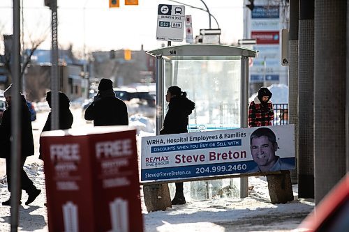 MIKAELA MACKENZIE / FREE PRESS

A bus shelter in front of the HSC Sherbrooke Street entrance on Wednesday, Dec. 31, 2025. Winnipeg Transit installed shatter-proof bus shelter panels in high-use areas, like in front of health care centres and retirement homes, and they have proven successful in their first two months of use.

For Nicole story.
Free Press 2025