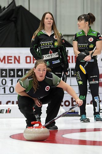 Stacey Irwin calls the line for skip Alyssa Calvert during their second game of the women's provincial curling championship. (Thomas Friesen/The Brandon Sun)