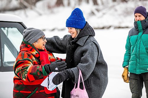 MIKAELA MACKENZIE / FREE PRESS

Elder Barbara Nepinak (left) hugs The Forks CEO Sara Stasiuk at the opening of the Nestawaya river trail on Thursday, Jan. 1, 2026.

For Melissa story.
Free Press 2026