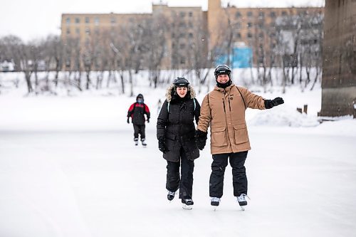 MIKAELA MACKENZIE / FREE PRESS

Angela Gaiero (left) and Maxwell Hayward skate on the Nestawaya river trail on opening day on Thursday, Jan. 1, 2026. The tourists from Ontario were excited that their flight later in the afternoon was delayed by close to an hour, giving them a chance to skate on the river right before flying home.

For Melissa story.
Free Press 2026