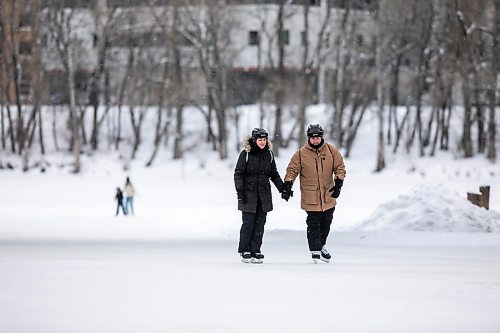 MIKAELA MACKENZIE / FREE PRESS

Angela Gaiero (left) and Maxwell Hayward skate on the Nestawaya river trail on opening day on Thursday, Jan. 1, 2026. The tourists from Ontario were excited that their flight later in the afternoon was delayed by close to an hour, giving them a chance to skate on the river right before flying home.

For Melissa story.
Free Press 2026