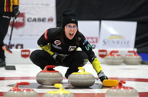 Selena Njegovan calls the line for Kaitlyn Lawes' last stone, which ultimately advanced Beth Peterson's to end the provincial final. (Thomas Friesen/The Brandon Sun)