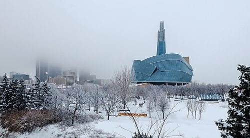 MIKE DEAL / FREE PRESS
Hoarfrost covered trees at The Forks Monday morning as low clouds drape over Winnipeg’s Downtown. Temperatures should warm up to around -4C by the afternoon.
Standup
260105 - Monday, January 05, 2026.