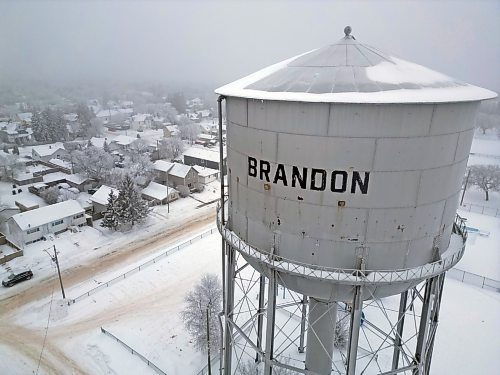 05012025
Fog hangs over a frost-covered Brandon on a mild Monday. 
(Tim Smith/The Brandon Sun)