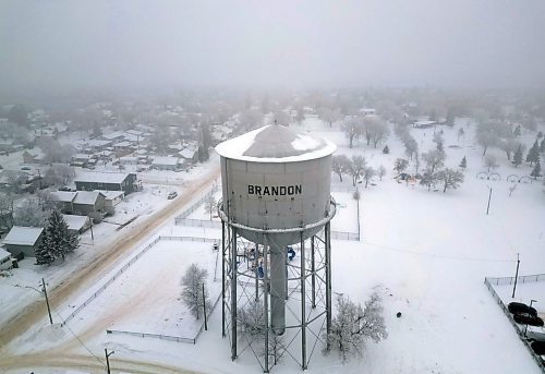 05012025
Fog hangs over a frost-covered Brandon on a mild Monday. 
(Tim Smith/The Brandon Sun)