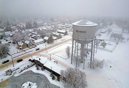 05012025
Fog hangs over a frost-covered Brandon on a mild Monday. 
(Tim Smith/The Brandon Sun)