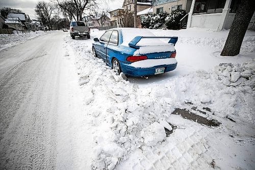 MIKAELA MACKENZIE / FREE PRESS

A parked car on Ashburn Street, which plows had to navigate around while clearing streets, on Tuesday, Dec. 23, 2025.  

For Joyanne story.
Free Press 2025