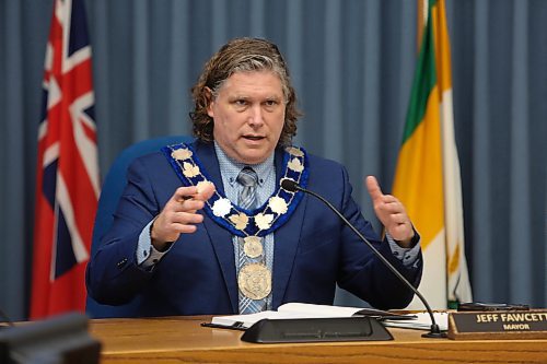 Brandon Mayor Jeff Fawcett speaks at Monday's council meeting. (Alex Lambert/The Brandon Sun)