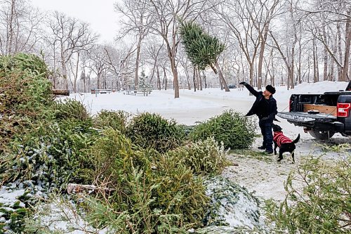 MIKE DEAL / FREE PRESS
Denny Lebreton and his dog Lucy, make a stop at the Let’s Chip In depot in Kildonan Park Tuesday morning.
There are nine locations that Christmas trees can be dropped off from now until the end of the month.
Just remember to remove all plastic tree bags, tinsel, lights, decorations and tree stands before dropping off a tree.
Standup
260106 - Tuesday, January 06, 2026.