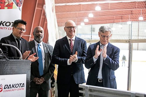 MIKAELA MACKENZIE / FREE PRESS
Dakota community centre board chair Cory Shangreaux (left), deputy mayor Markus Chambers, mayor Scott Gillingham, and MP Terry Duguid applaud at the opening of accessible viewing platforms in the arena at the Dakota Community Centre on Tuesday, Jan. 6, 2026.
For Joyanne story.
Free Press 2026