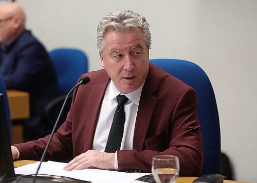 Brandon city manager Dave Wardrop answers a question from the mayor on Monday. (Alex Lambert/The Brandon Sun)