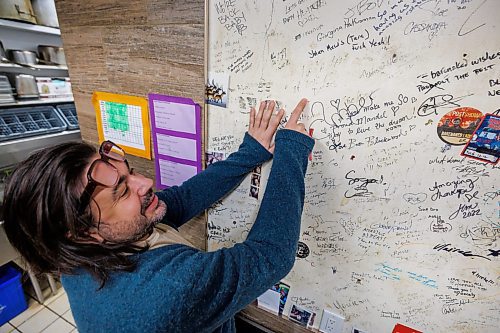 MIKE DEAL / FREE PRESS
Chef Mandel Hitzer looks at the celebrity wall in the kitchen of his restaurant Deer + Almond at 85 Princess Street. 
Reporter: Malak Abas
260107 - Wednesday, January 07, 2026.
