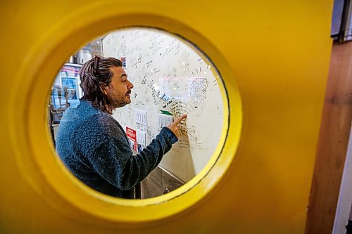 MIKE DEAL / FREE PRESS
Chef Mandel Hitzer looks at the celebrity wall in the kitchen of his restaurant Deer + Almond at 85 Princess Street. 
Reporter: Malak Abas
260107 - Wednesday, January 07, 2026.