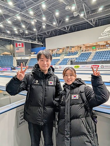 Taylor Allen / Free Press
Min Lee (left) and Eun-ji Gim at the Southeast Event Centre in Steinbach for the Grand Slam of Curling Players' Championship.