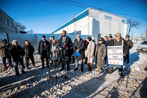 MIKAELA MACKENZIE / FREE PRESS

PC leader Obby Khan speaks to the media, opposing the proposed supervised consumption site, outside of 366 Henry Avenue on Thursday, Jan. 8, 2026.

For Chris story.
Free Press 2026