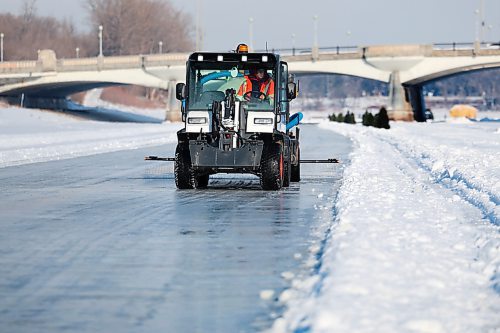 Ruth Bonneville / Free Press 

Local Forks Skating to Churchill

Crews flood the trail starting at the Queen Elizabeth Bridge heading south Friday. 

Maintenance crews with The Forks prepare the river trail from Queen Elizabeth Bridge to The Winnipeg Canoe and Kayak Centre on Churchill Drive Friday afternoon.  

Near-perfect freezing conditions made it possible for the Nestaweya River Trail to open for winter season early, January 1st, on the Assiniboine River and the trail on the Red River along Churchill Drive should be open by this weekend. 

Jan 9th,  2026