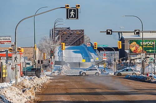 MIKE DEAL / FREE PRESS
Arlington Bridge as seen from Arlington Avenue looking north.
Vehicles are not allowed on it, but the city continues to plow the Arlington Bridge — closed since November 2023 due to severe structural issues. The city said in a statement Thursday it plows the bridge to facilitate inspections and reduce weight on the structure.
260109 - Friday, January 09, 2026.