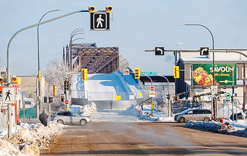 MIKE DEAL / FREE PRESS
Arlington Bridge as seen from Arlington Avenue looking north.
Vehicles are not allowed on it, but the city continues to plow the Arlington Bridge — closed since November 2023 due to severe structural issues. The city said in a statement Thursday it plows the bridge to facilitate inspections and reduce weight on the structure.
260109 - Friday, January 09, 2026.