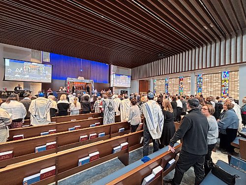 JOHN LONGHURST / FREE PRESS

Shaarey Zedek senior Rabbi Carey Shalom Rose said at the service that all religions are interconnected.
