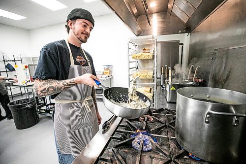 MIKAELA MACKENZIE / FREE PRESS

Serge Gregoire, owner of Sergio's Pasta, cooks up the monthly special (the truff man) on Friday, Jan. 9, 2026.

For Dave Sanderson story.
Free Press 2026