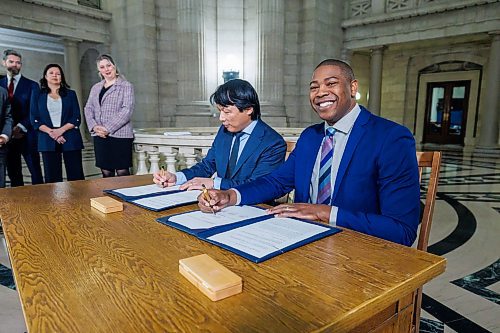 MIKE DEAL / FREE PRESS
Business, Mining, Trade and Job Creation Minister Jamie Moses and Chris Avery, president and CEO, Arctic Gateway Group sign the memorandum of understanding.
Northern and Arctic Affairs Minister and Minister responsible for the Canadian Northern Economic Development Agency, Rebecca Chartrand and Business, Mining, Trade and Job Creation Minister Jamie Moses were joined by Chris Avery, president and CEO, Arctic Gateway Group, Carly Edmundson, president and CEO, CentrePort Canada Inc., and Nick Hays, president and CEO, Winnipeg Airports Authority, in the rotunda of the Manitoba Legislative Building to announce a new Manitoba trade alliance and sign a memorandum of understanding, Monday morning.
Reporter: Gabrielle Piche
260119 - Monday, January 19, 2026.