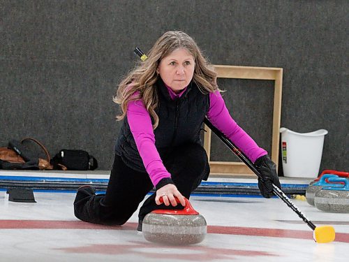Theresa Payette throws a rock during the women's A-side championship. (Massimo De Luca-Taronno/The Brandon Sun)